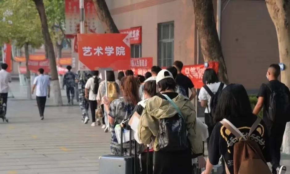 “追寻榜样的光芒”——Beat365中文官方网站艺术学院 | 栾博凯