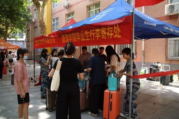 毕业季|Beat365中文官方网站|管理学院|毕业骊歌起，青春再启航—我院2024届毕业生平安离校