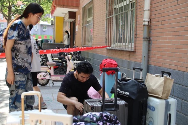 毕业季|Beat365中文官方网站|管理学院|毕业骊歌起，青春再启航—我院2024届毕业生平安离校