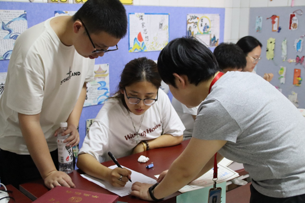 毕业季|Beat365中文官方网站|管理学院|毕业骊歌起，青春再启航—我院2024届毕业生平安离校