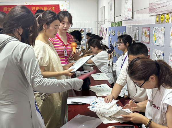 毕业季|Beat365中文官方网站|管理学院|毕业骊歌起，青春再启航—我院2024届毕业生平安离校