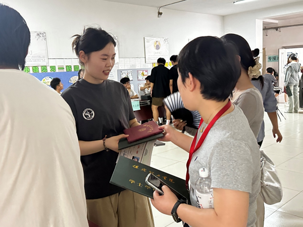 毕业季|Beat365中文官方网站|管理学院|毕业骊歌起，青春再启航—我院2024届毕业生平安离校