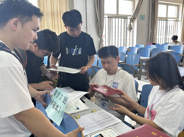 毕业季|Beat365中文官方网站|管理学院|毕业骊歌起，青春再启航—我院2024届毕业生平安离校