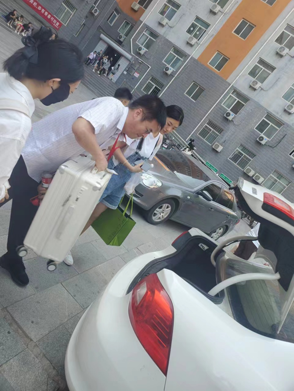 毕业季|Beat365中文官方网站|管理学院|毕业骊歌起，青春再启航—我院2024届毕业生平安离校