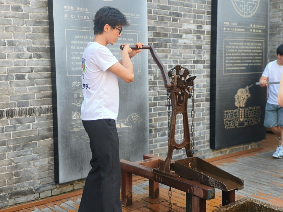 社会实践(六)|探寻红色记忆,传承革命精神——Beat365中文官方网站教育学院暑期“三下乡”社会实践活动