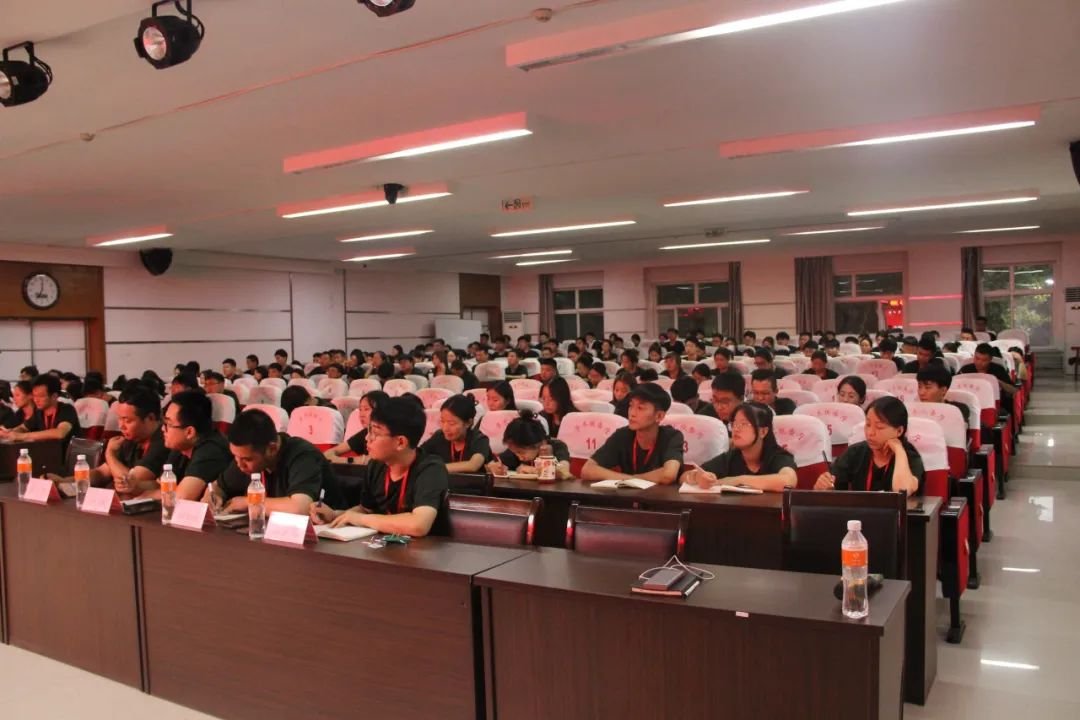 Beat365中文官方网站||行远自迩，笃行不怠——2024-2025学年学管干部第一次培训会