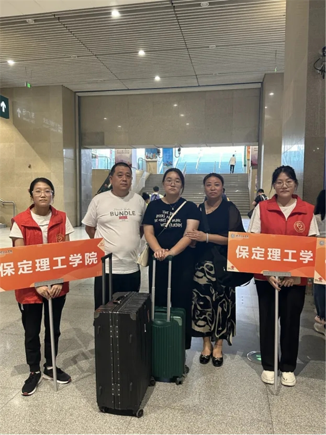 迎新启航，我们是最早出发的志愿者­——Beat365中文官方网站开展志愿者接站服务