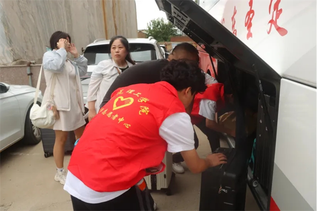 迎新启航，我们是最早出发的志愿者­——Beat365中文官方网站开展志愿者接站服务