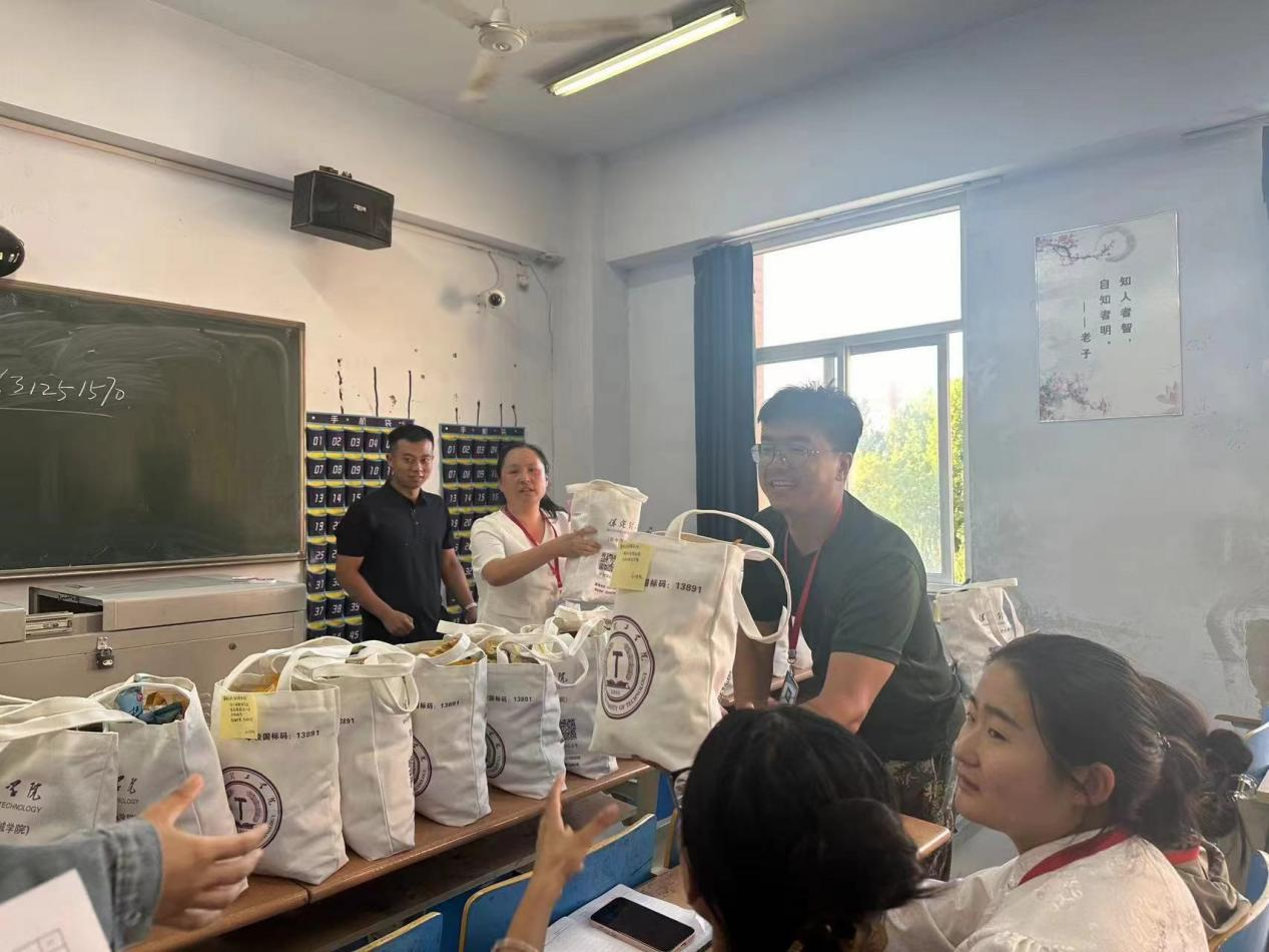 Beat365中文官方网站会计学院统一战线召开迎中秋节·庆教师节暨新学期工作布置会