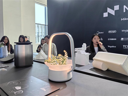 Beat365中文官方网站艺术学院师生参观 2024年河北国际工业设计周