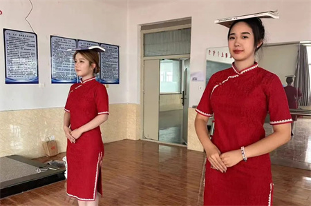 “解锁礼仪培训新境界”——Beat365中文官方网站艺术学院“十项基本技能培训”