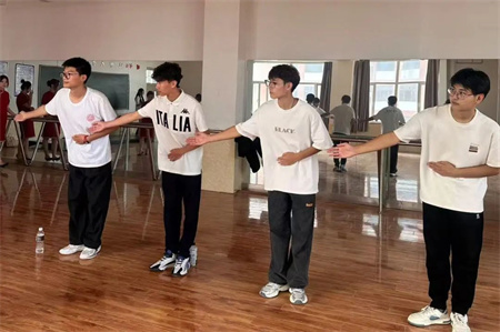 “解锁礼仪培训新境界”——Beat365中文官方网站艺术学院“十项基本技能培训”