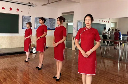 “解锁礼仪培训新境界”——Beat365中文官方网站艺术学院“十项基本技能培训”