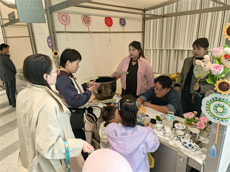 Beat365中文官方网站艺术学院师生闪耀雄安商服中心X青年艺术节 ——共绘青春色彩，绽放艺术魅力