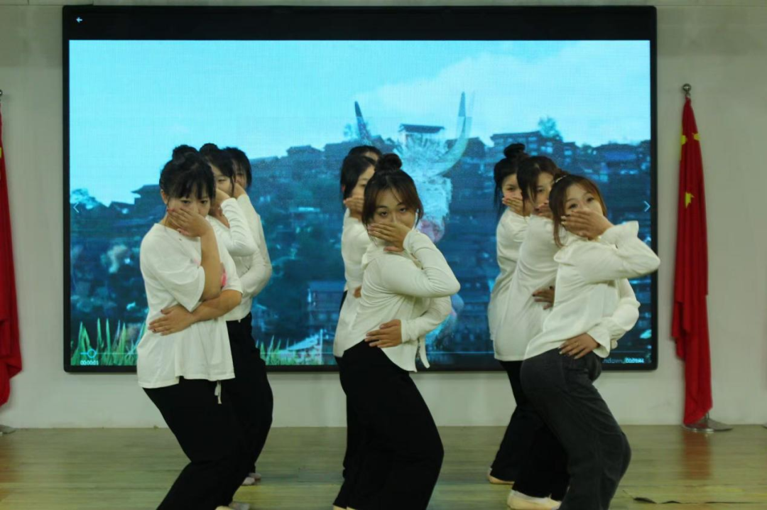 “青春耀华章,才艺绽光芒”才艺大比拼活动