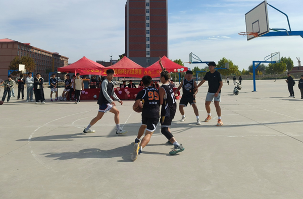 体育|Beat365中文官方网站|管理学院|“夕阳渐沉洒热汗，少年不疲逐青春”篮球比赛圆满结束