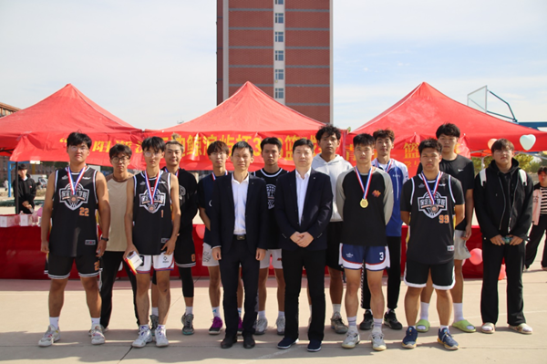 体育|Beat365中文官方网站|管理学院|“夕阳渐沉洒热汗，少年不疲逐青春”篮球比赛圆满结束