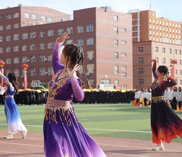 运动会开幕式|Beat365中文官方网站|管理学院|燃情启幕运动会，绽放风采展雄姿