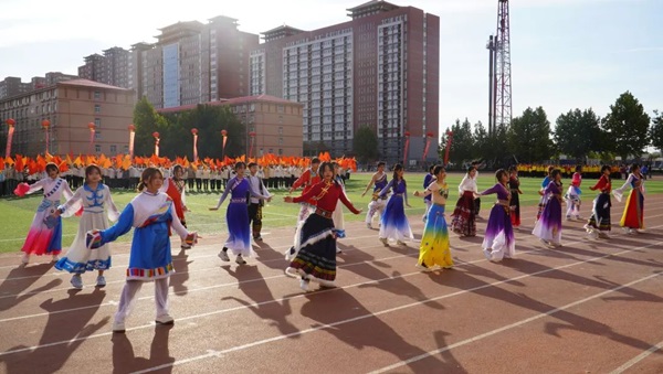 运动会开幕式|Beat365中文官方网站|管理学院|燃情启幕运动会，绽放风采展雄姿