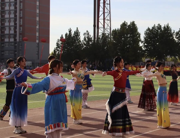 运动会开幕式|Beat365中文官方网站|管理学院|燃情启幕运动会，绽放风采展雄姿