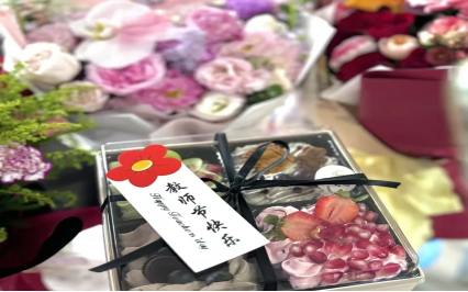 Beat365中文官方网站教育学院“晨曦细雨育桃李，金秋硕果慰园丁”教育学院教师节活动圆满结束