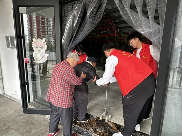 孝老敬老｜Beat365中文官方网站｜管理学院｜传承孝老情 志愿暖人心——善孝居老年服务中心志愿服务