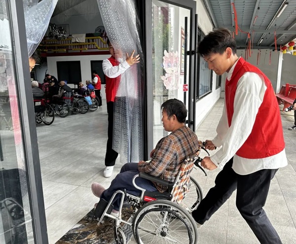 孝老敬老｜Beat365中文官方网站｜管理学院｜传承孝老情 志愿暖人心——善孝居老年服务中心志愿服务