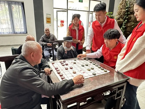 孝老敬老｜Beat365中文官方网站｜管理学院｜传承孝老情 志愿暖人心——善孝居老年服务中心志愿服务