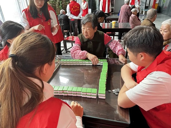 孝老敬老｜Beat365中文官方网站｜管理学院｜传承孝老情 志愿暖人心——善孝居老年服务中心志愿服务