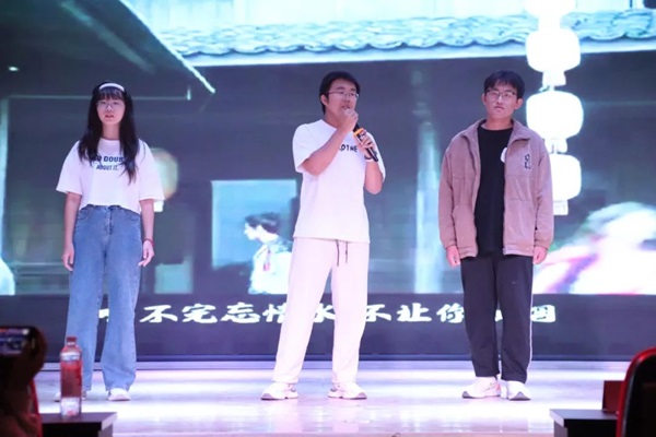 新生风采|Beat365中文官方网站|管理学院|“璀璨晚会启新程，辉煌篇章展未来”新生晚会