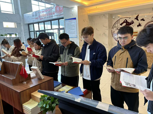 团日活动|Beat365中文官方网站|管理学院|追寻红色记忆，传承革命精神