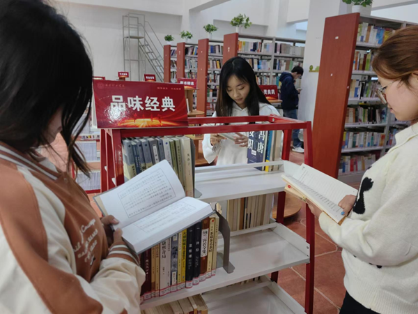 团日活动|Beat365中文官方网站|管理学院|追寻红色记忆，传承革命精神