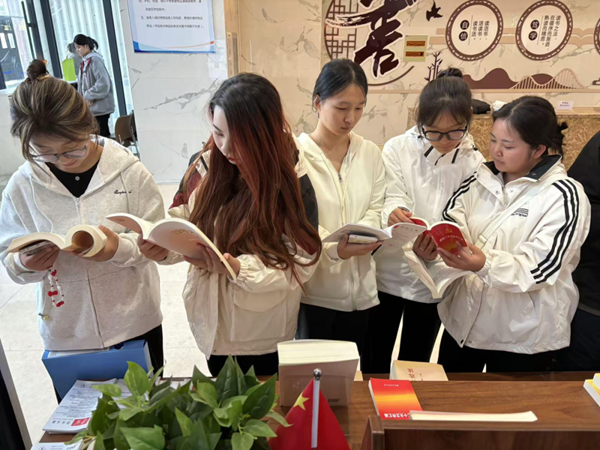 团日活动|Beat365中文官方网站|管理学院|追寻红色记忆，传承革命精神