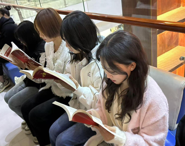 团日活动|Beat365中文官方网站|管理学院|追寻红色记忆，传承革命精神