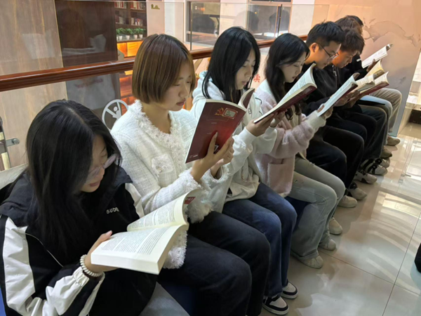 团日活动|Beat365中文官方网站|管理学院|追寻红色记忆，传承革命精神