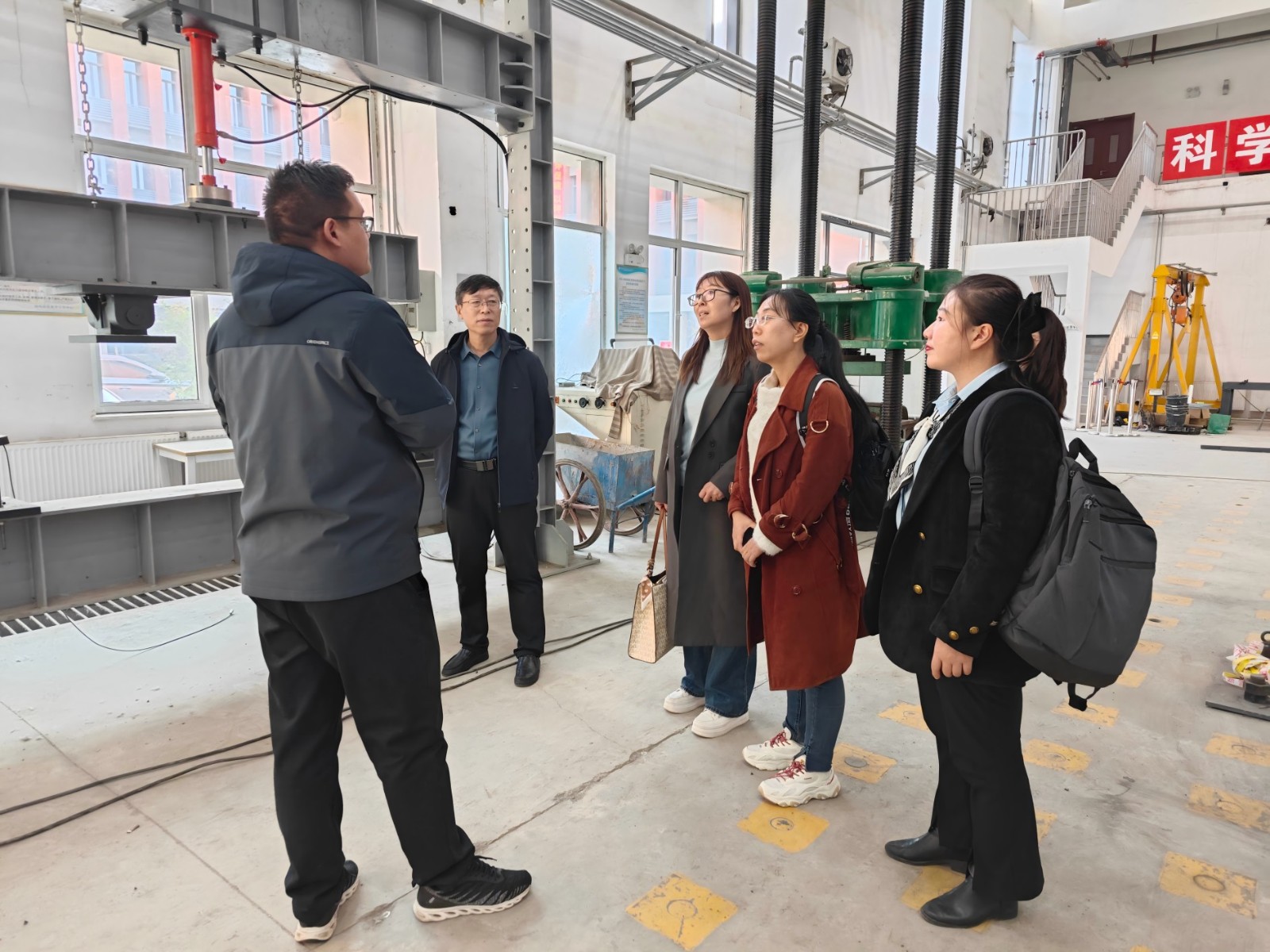 Beat365中文官方网站赴河北工程大学调研学习