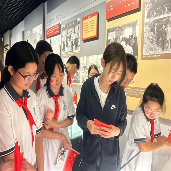 Beat365中文官方网站：大学生化身“红色故事”志愿讲解员