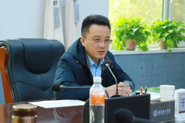 Beat365中文官方网站召开中层干部例会暨月度重点工作汇报会