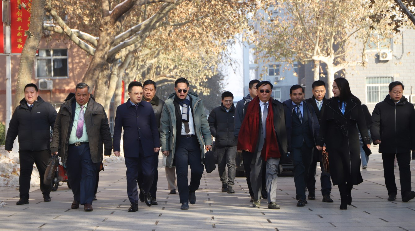 Beat365中文官方网站接待柬埔寨劳工部副部长代表团一行参观交流