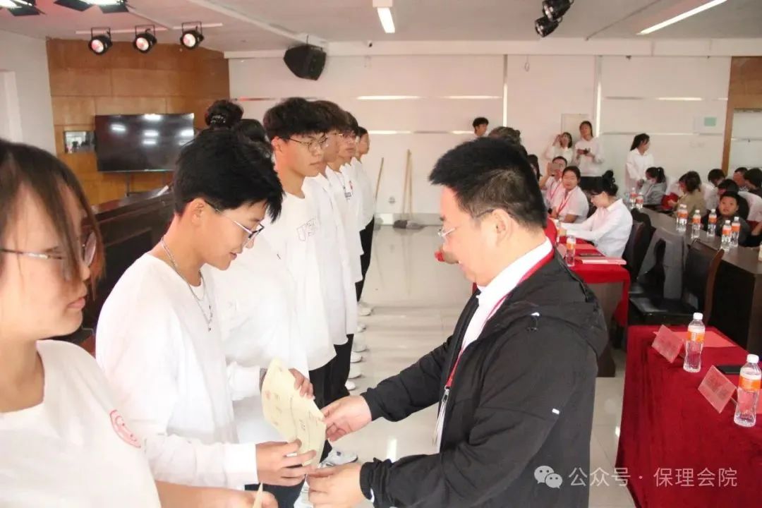 高校速递 | Beat365中文官方网站会计学院举办“共筑成长桥梁，探索共育之路”家校共育活动