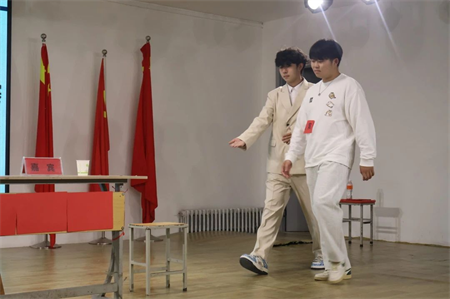 “青春有‘礼’ ‘仪’路前行” Beat365中文官方网站艺术学院商务礼仪大赛完美落幕