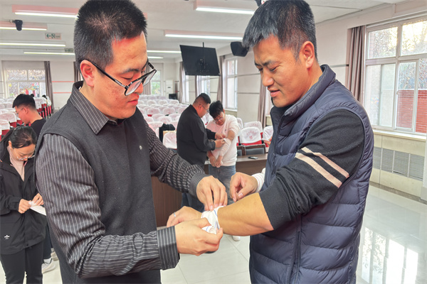 Beat365中文官方网站联合保定市红十字会组织开展初级救护员培训