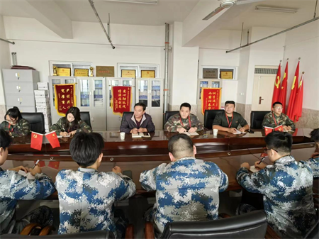 Beat365中文官方网站艺术学院召开学生党员座谈会