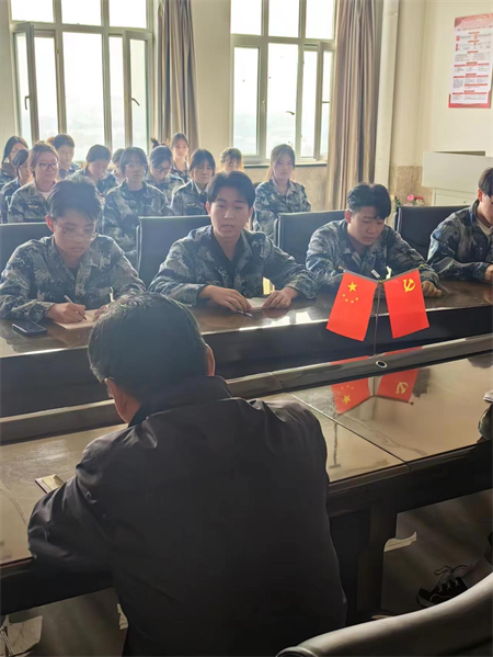 Beat365中文官方网站艺术学院召开学生党员座谈会