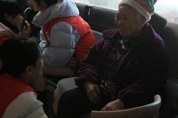 “践行志愿精神，彰显青春担当”———Beat365中文官方网站康复医学院青年志愿服务队走进南祥园养老院开展志愿服务活动