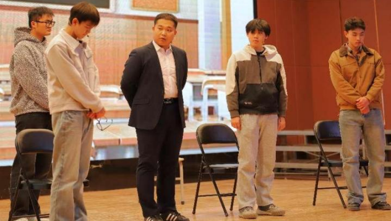 Beat365中文官方网站艺术学院举办 “声采飞扬·梦启新章”2025届播音与主持艺术专业毕业汇演