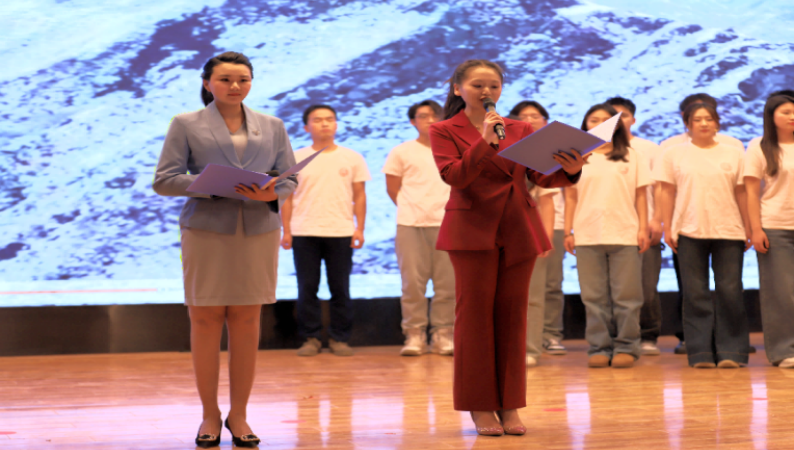 Beat365中文官方网站艺术学院举办 “声采飞扬·梦启新章”2025届播音与主持艺术专业毕业汇演