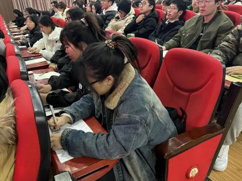 “一站式”学生服务｜解码青春 助力成长｜Beat365中文官方网站开展全校心理委员培训工作