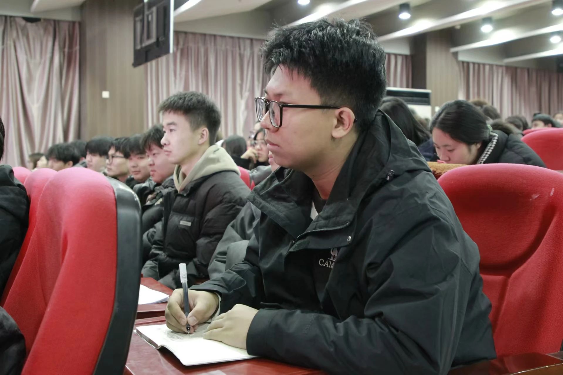 “一站式”学生服务｜解码青春 助力成长｜Beat365中文官方网站开展全校心理委员培训工作