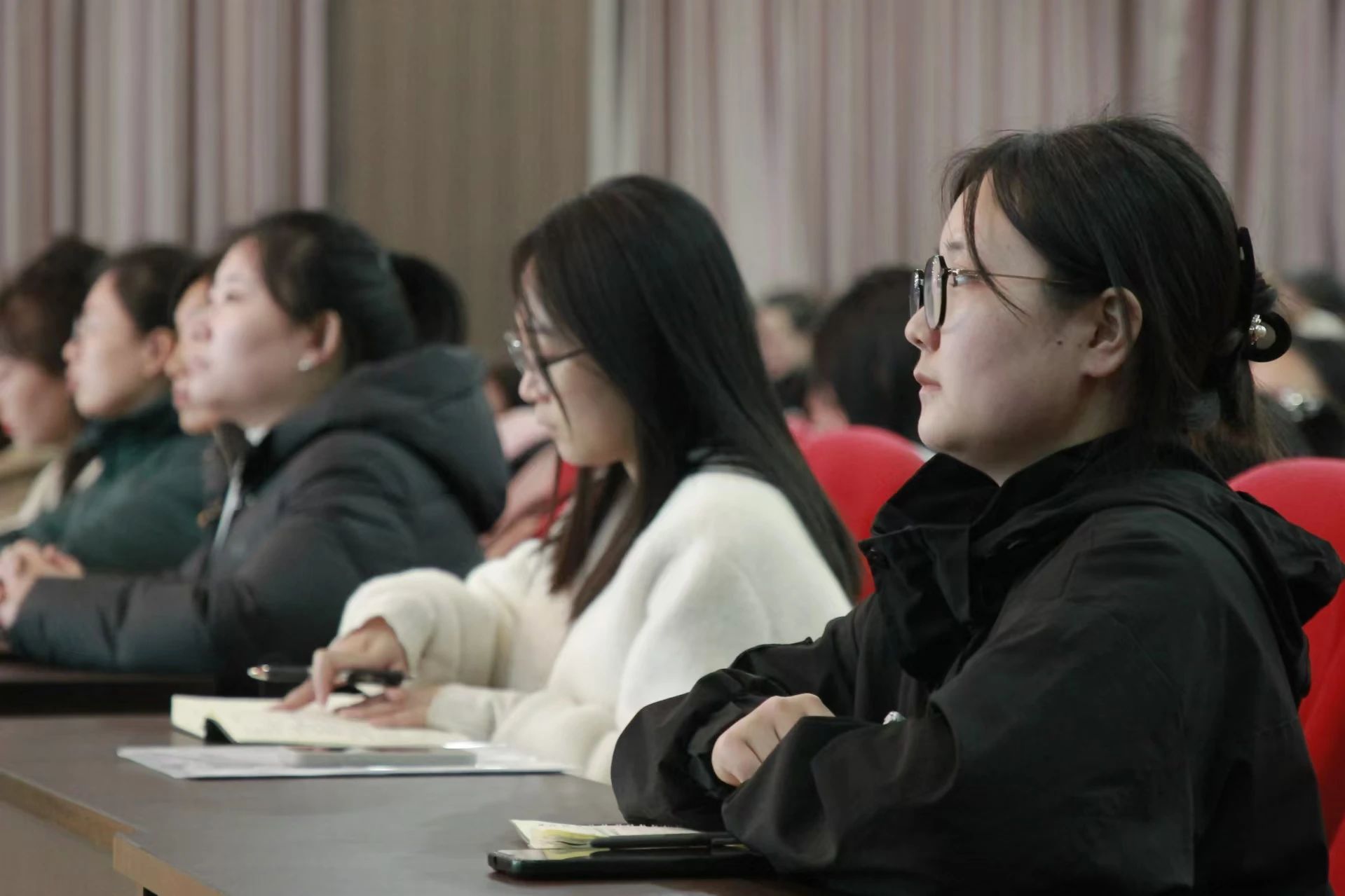 “一站式”学生服务｜解码青春 助力成长｜Beat365中文官方网站开展全校心理委员培训工作